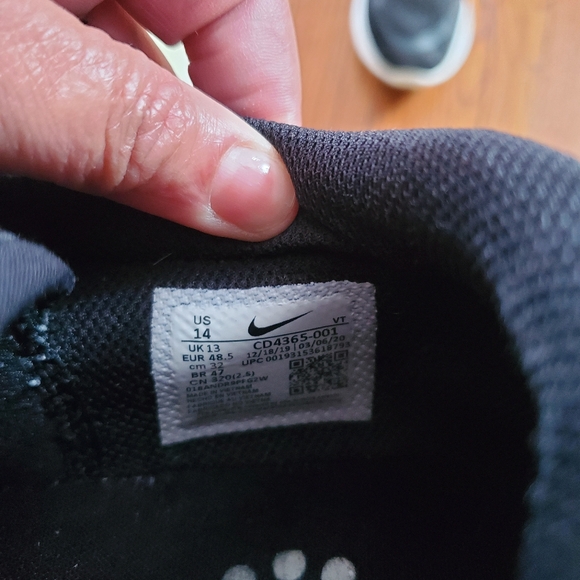 #3040 Nike Running Shoes - Picture 5 of 5